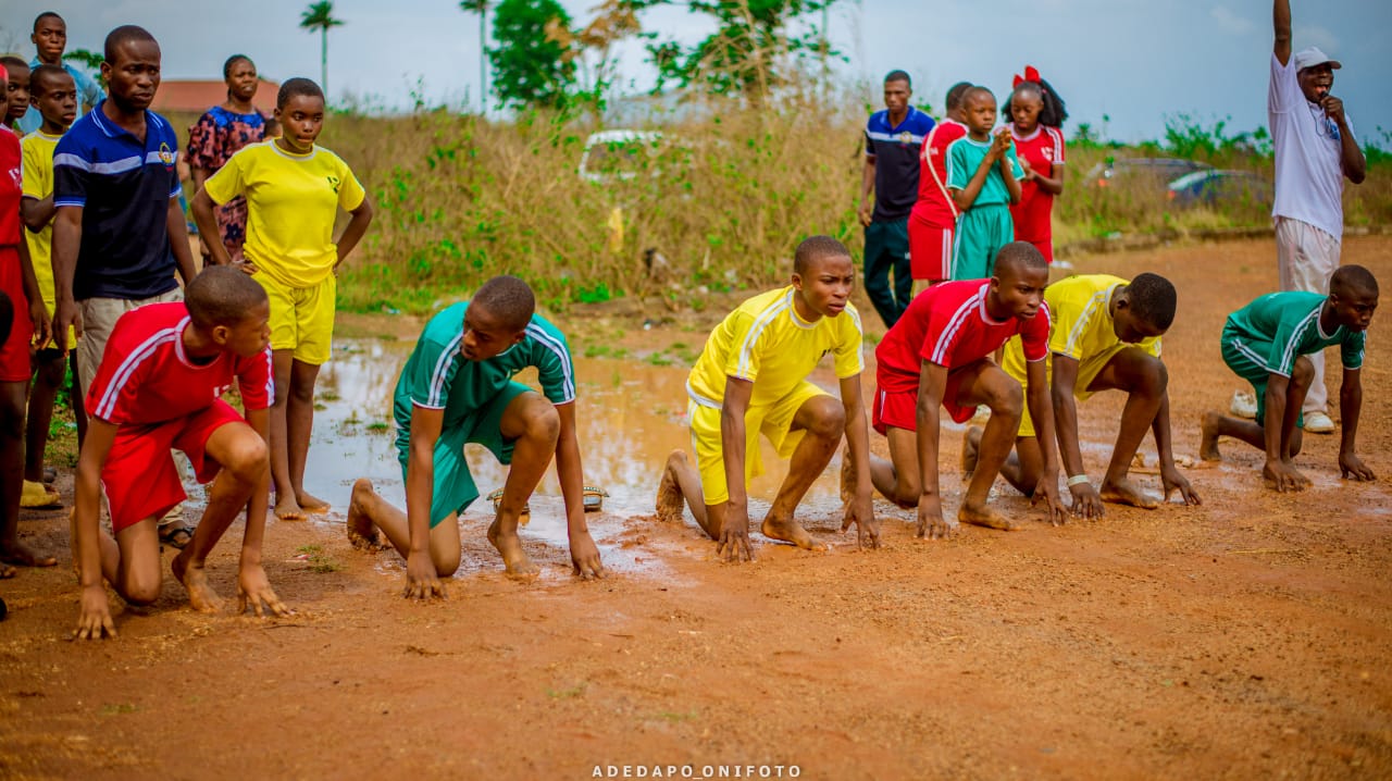 Pupils at the starting line for sprint race