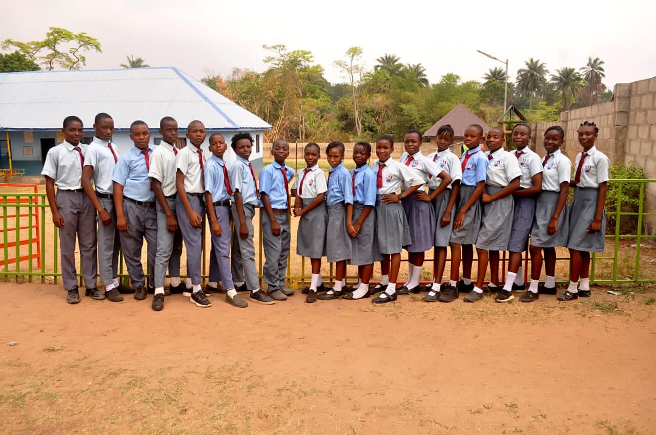 Senior students class group photo outdoors